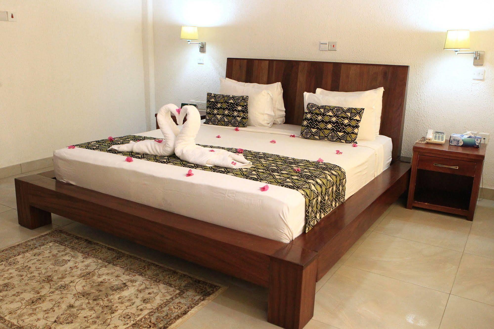 Coconut Grove Beach Resort Elmina Εξωτερικό φωτογραφία
