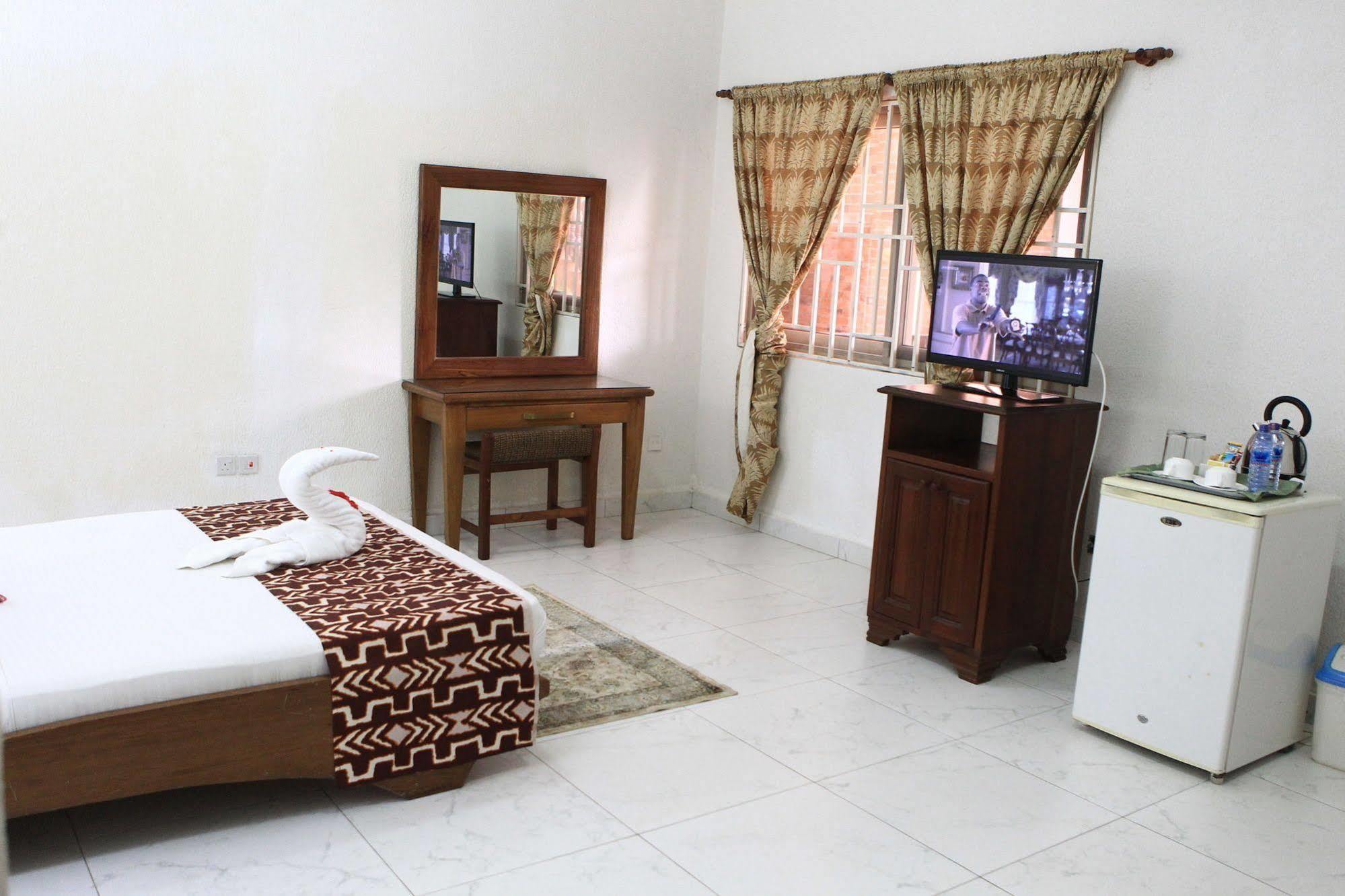 Coconut Grove Beach Resort Elmina Εξωτερικό φωτογραφία
